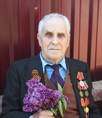 Ветеран Великой Отечественной войны Виктор Михайлович Пекло встречает День Победы.
