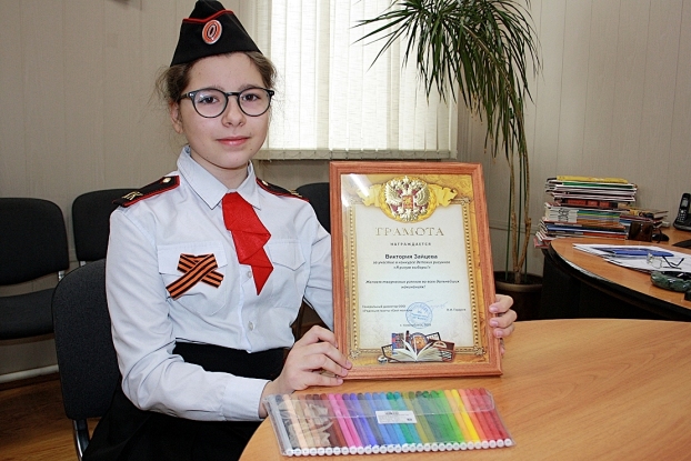 Виктория Зайцева своим ярким плакатом хотела привлечь внимание к важному событию этой весны – выборам Президента Российской Федерации. В итоге ее рисунок стал одним из лучших, присланных на конкурс